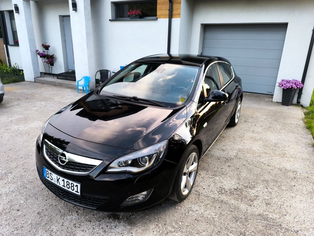 Opel Astra J 1.6benzyna Cosmo bi-xenon Led
