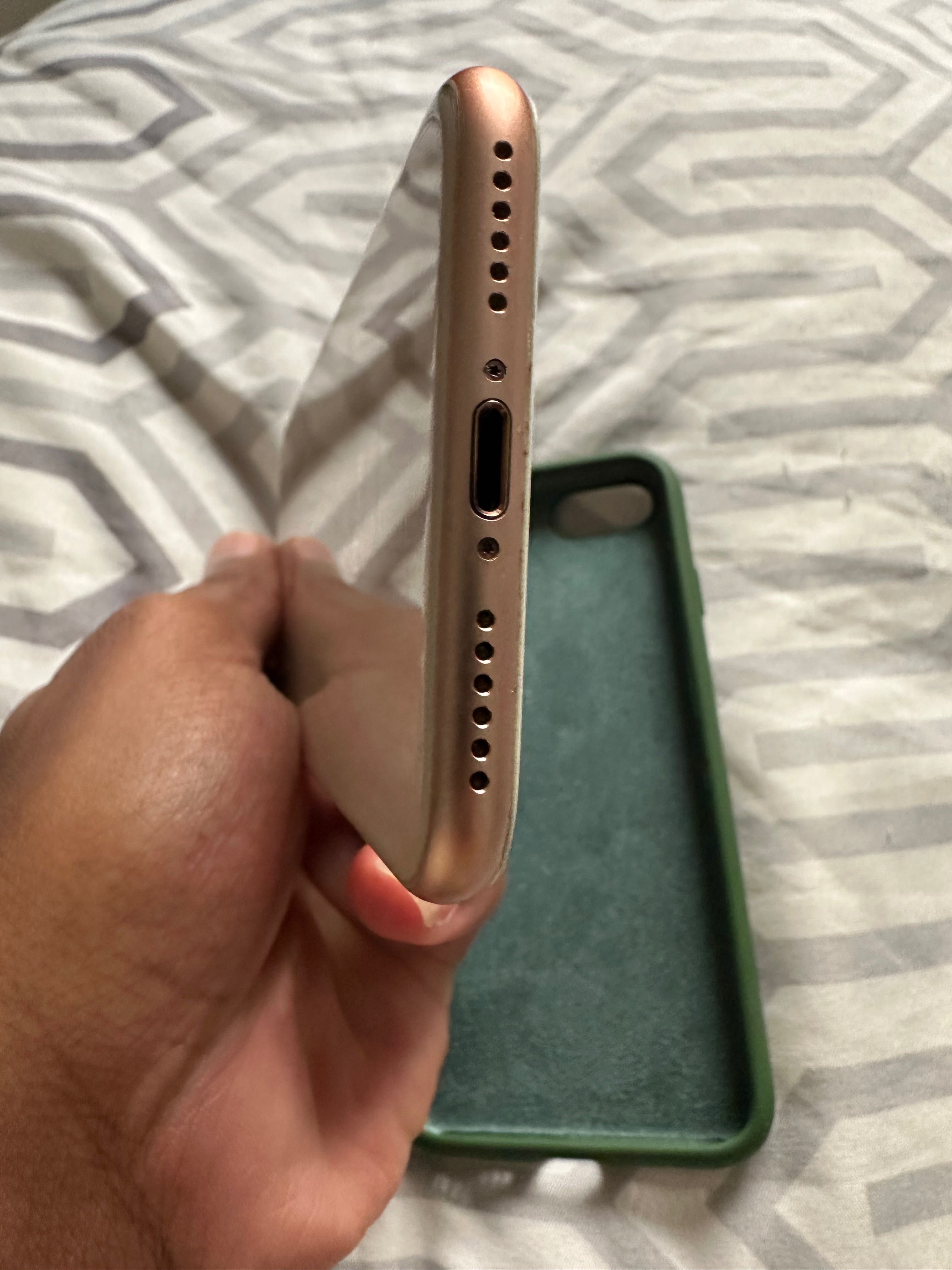 Vendo iPhone 8 100% de bateria em perfeito estado