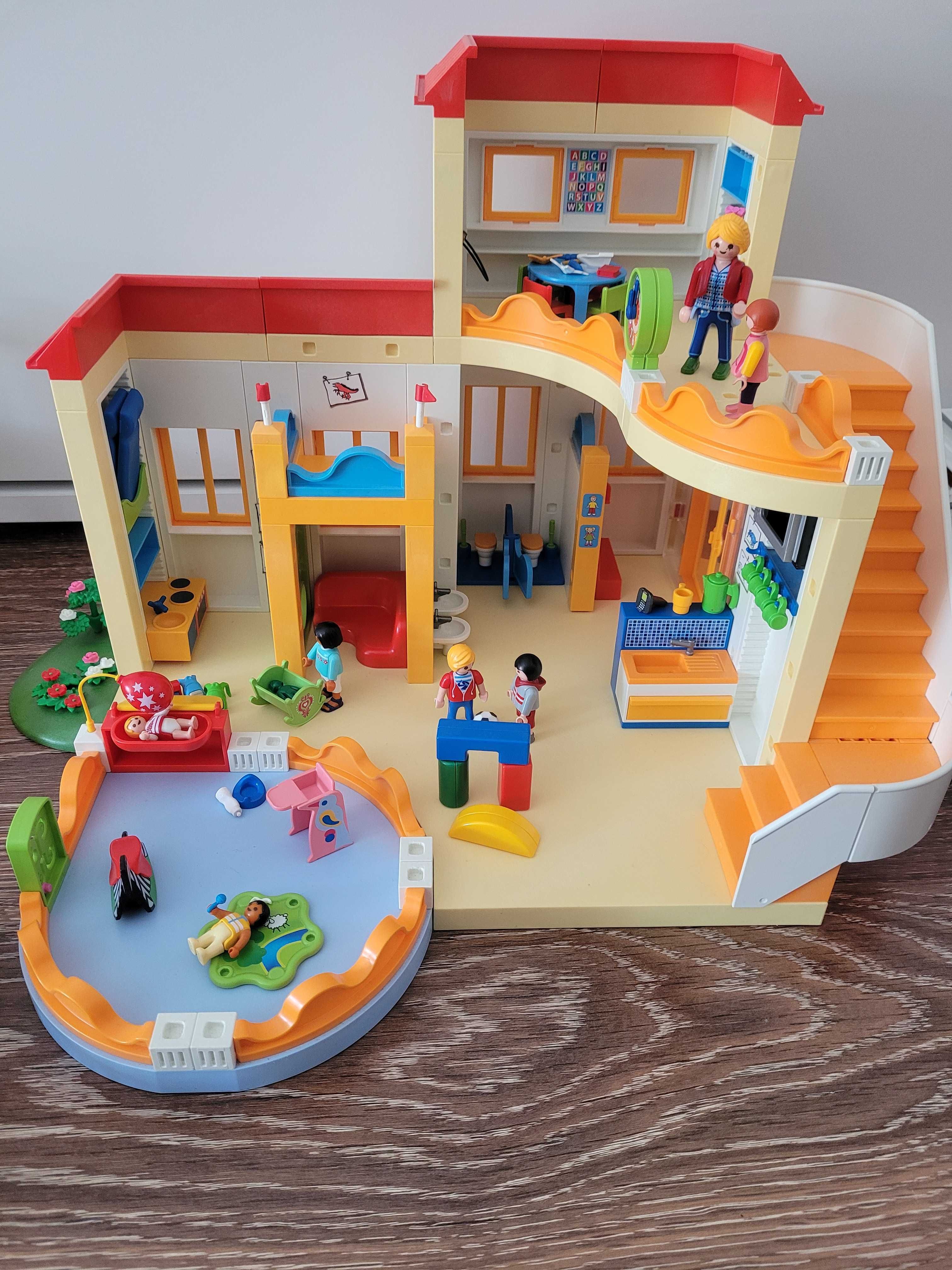 Sprzedam zestaw playmobil przedszkole+żłobek+plac zabaw