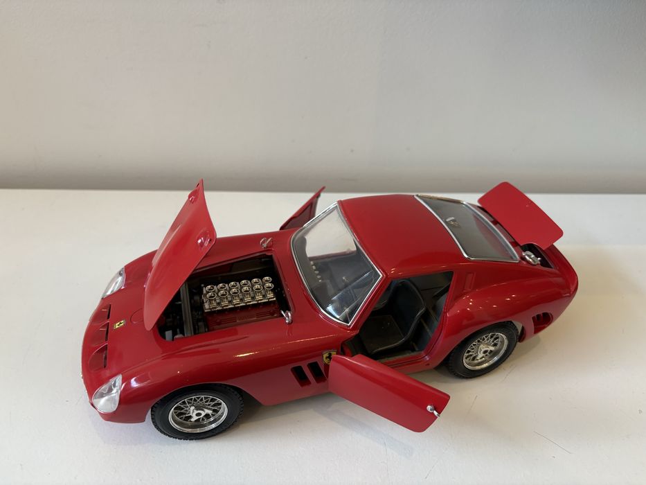 Model Ferrari 250 GTO 1:18 BBurago Burago (maisto welly)