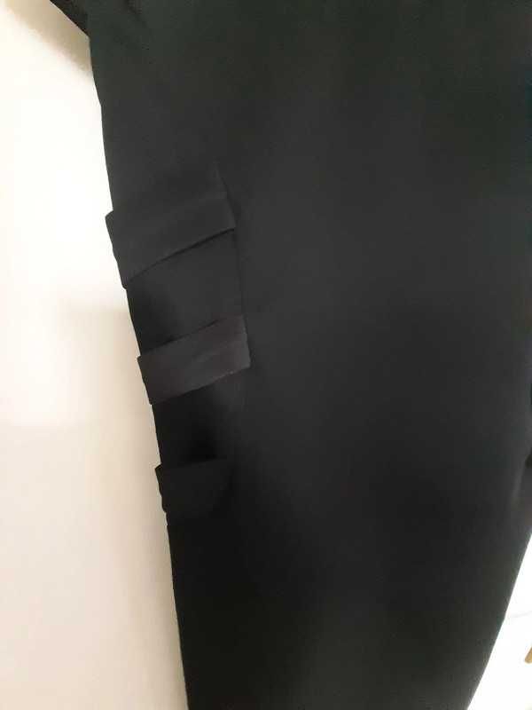 Czarna sukienka z ciekawym tyłem