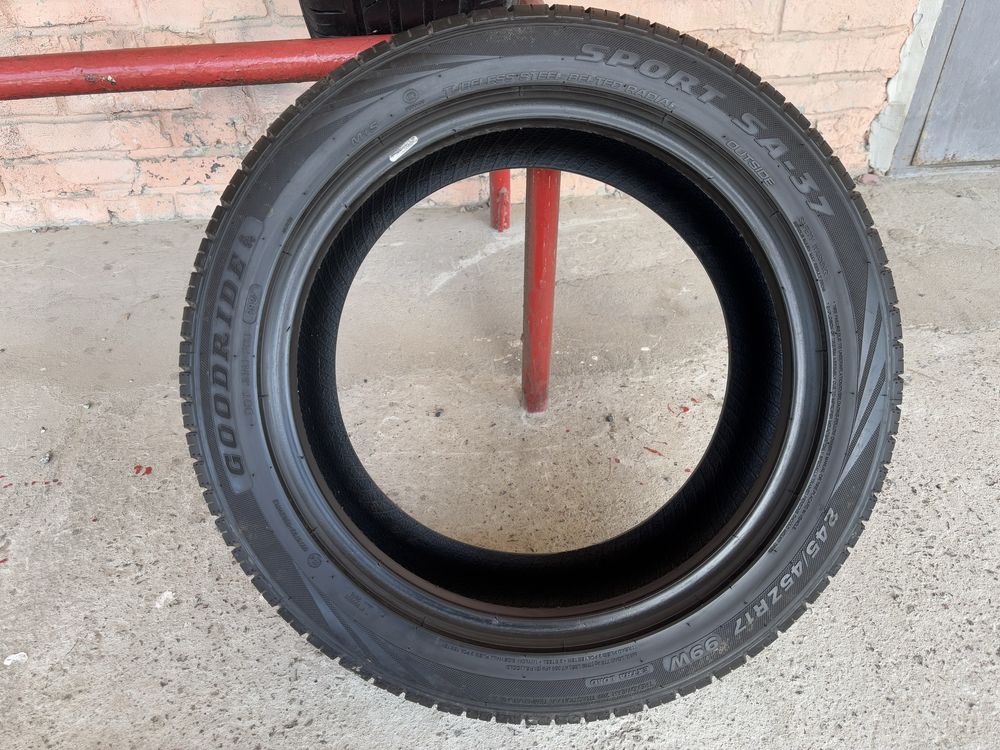 Пара літніх шин 245/45R17 Goodride