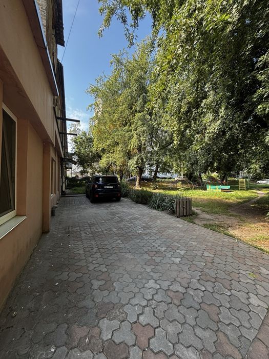 Терміново, 75 кв м, двокімнатна квартира.  вул. Амброса