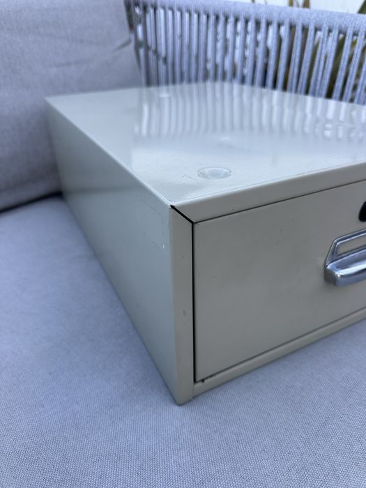 Arquivo antigo de uma gaveta