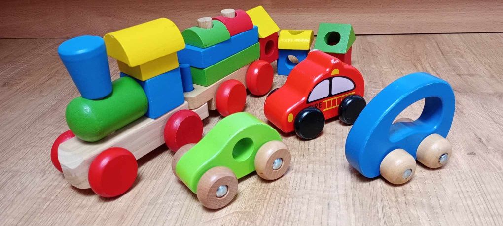 Zabawki drewniane autka pociga