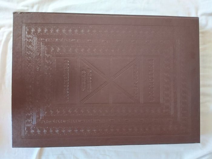 Livro "Bullarium Monasterii Sanctae Crucis Conimbrigensis"