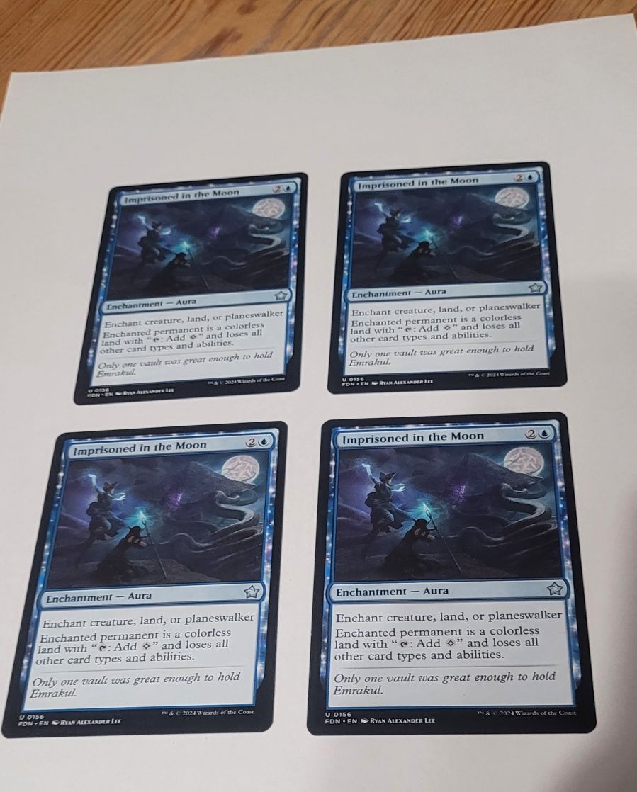 Zestaw 4x Imprisoned in the Moon
