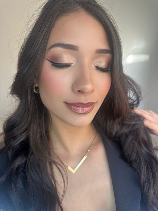 Serviços de Maquilhagem, Sobrancelhas e Unhas de Verniz Gel – Amadora