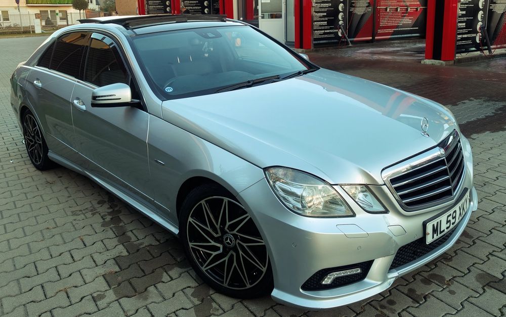 Witam Sprzedam lub zamienię Mercedesa E 350 W212 z pakietem AMG. Serwi