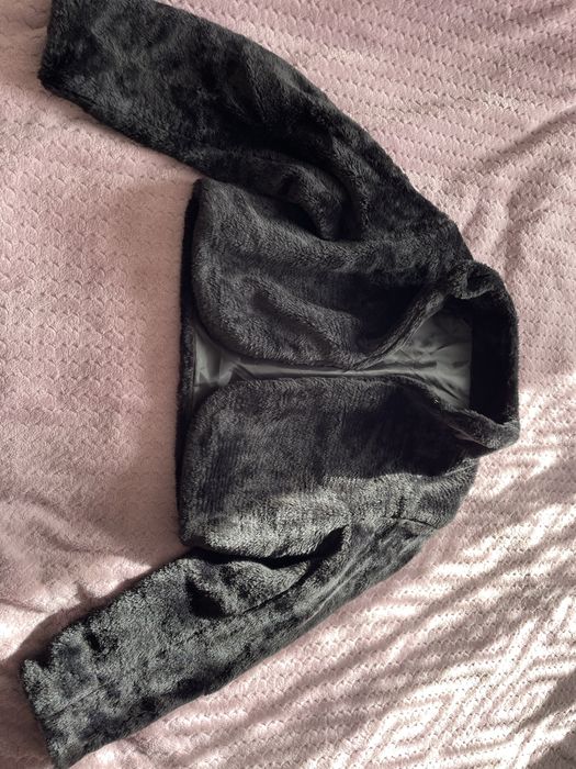 Чорна шубка накидка