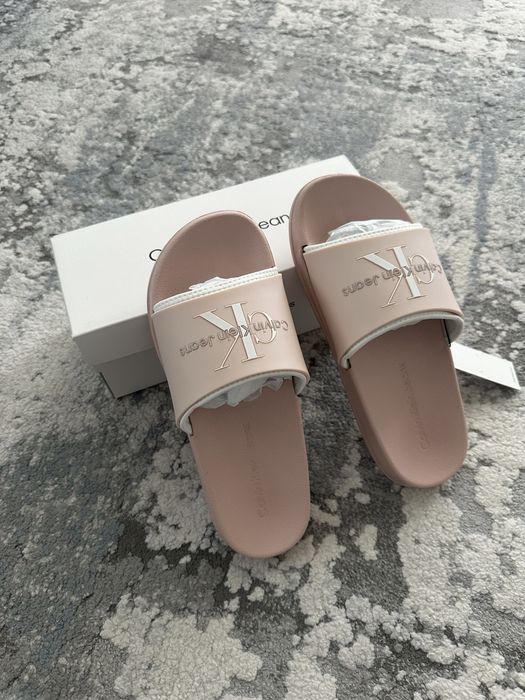 Жіночі шльопанці