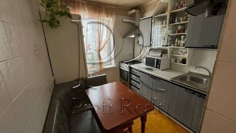Продаж 1 кімн. квартири за адресою Харківське шосе 67А/Нова Дарниця/