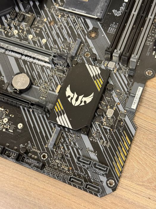 Материнська плата Asus TUF Gaming B450-Plus II не стартує