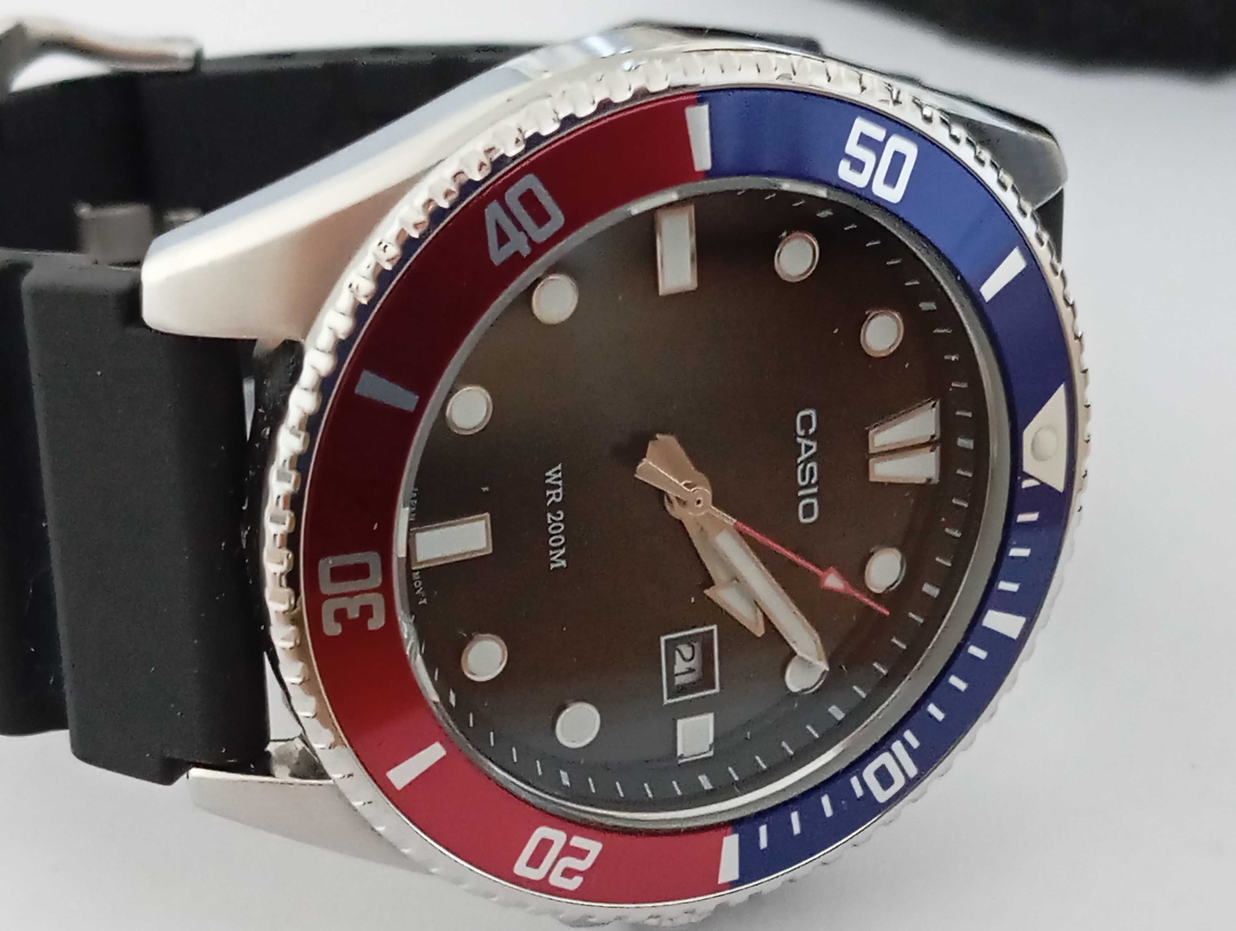 Zegarek Casio MDV-101 tzw. Pepsi