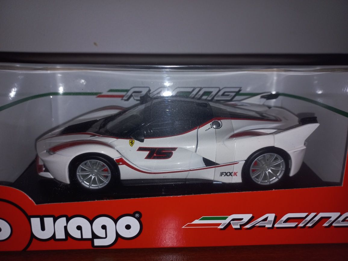 Bburago Ferrari FXX-K biały, skala 1:24