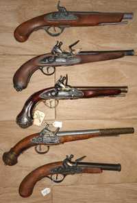 Réplicas de pistolas e espingardas antigas