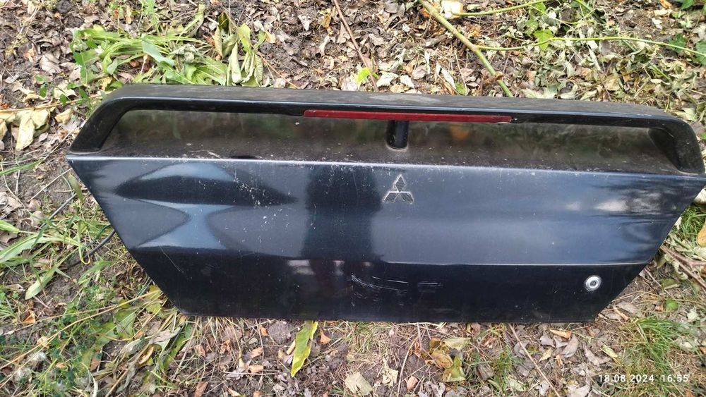 Кришка багажника Mitsubishi cedia