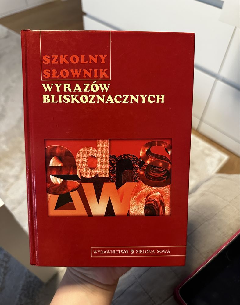 Szkolny słownik wyrazów bliskoznacznych