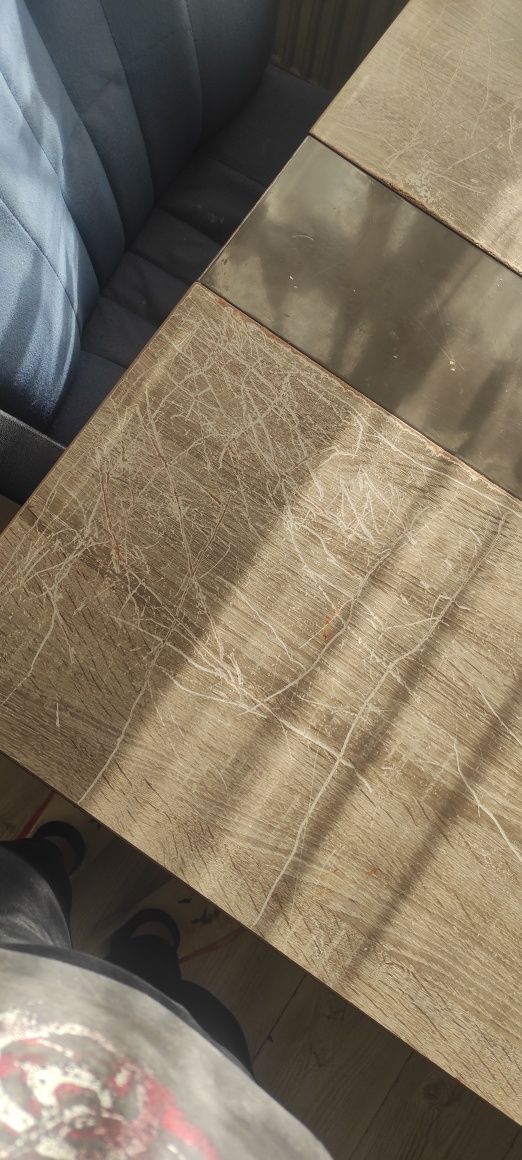 Stół na kolumnie do salonu nie rozkładany