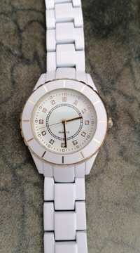 Damski biały zegarek