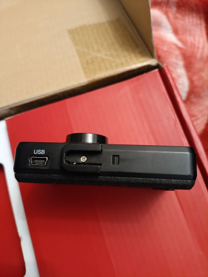 Відеореєстратор Genius-HD565