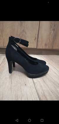 Buty na obcasie r. 38