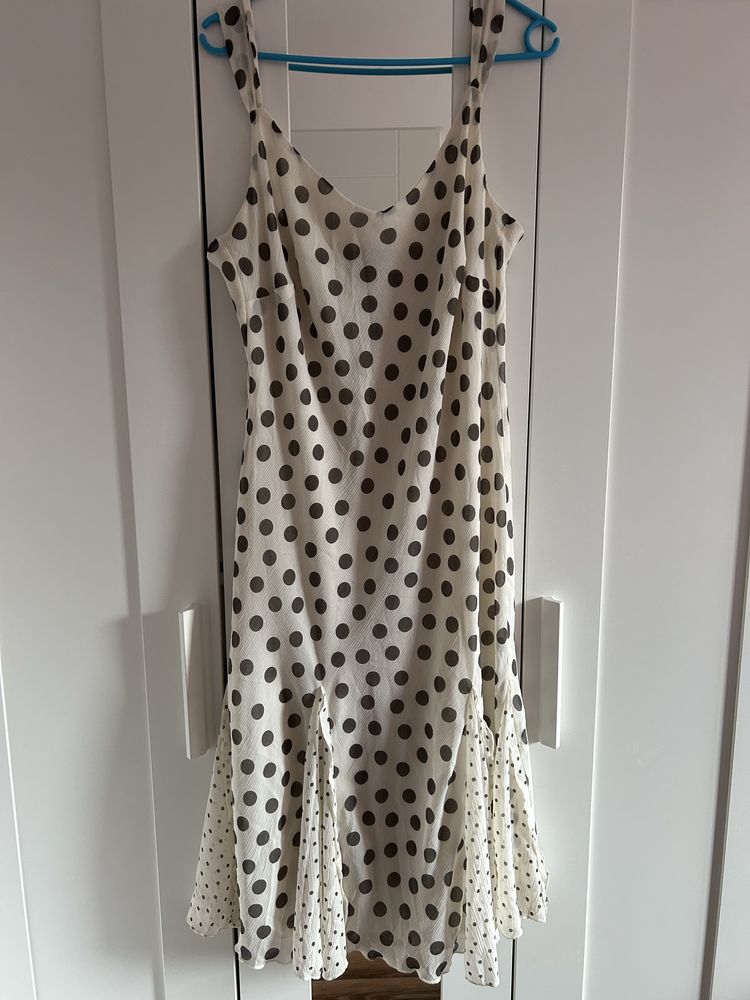 Letnia, zwiewna sukienka w grochy, na ramiączkach rozmiar 46/3XL