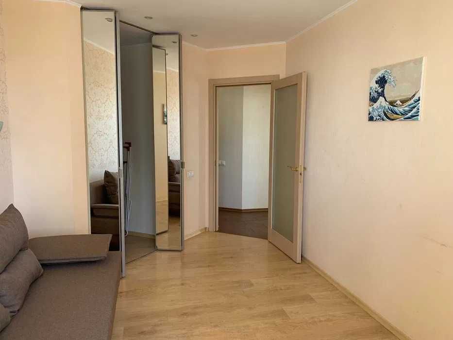 Продаю  2 к квартиру  Вацлава Гавела 7 В