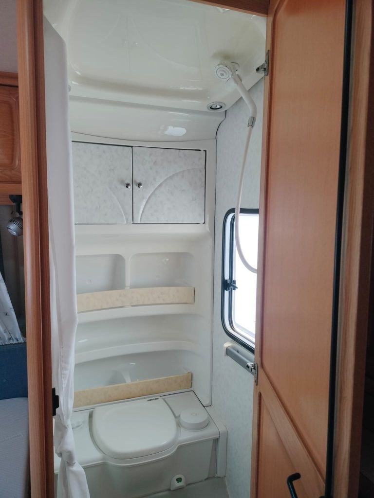 Caravana Hobby Prestige 650 UNFE ( 2 camas casal e 1 solteiro) com ava