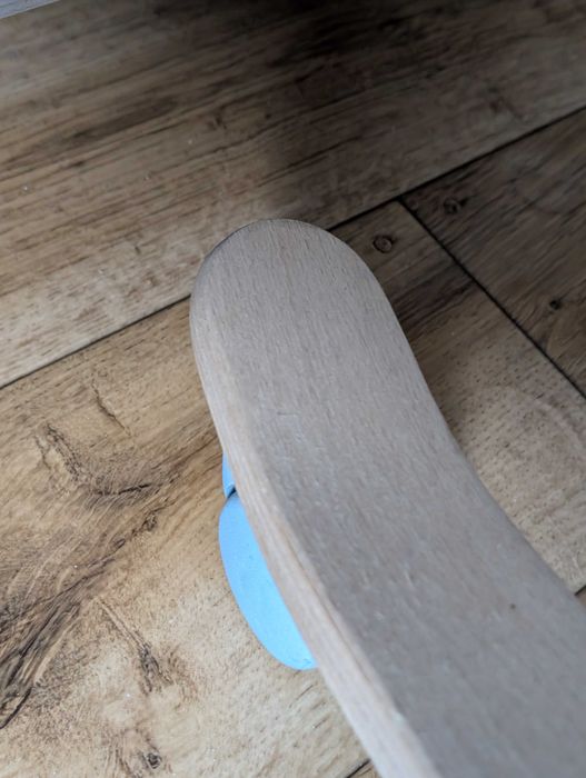 Drewniane łóżeczko na kółkach, dostawka dla niemowląt