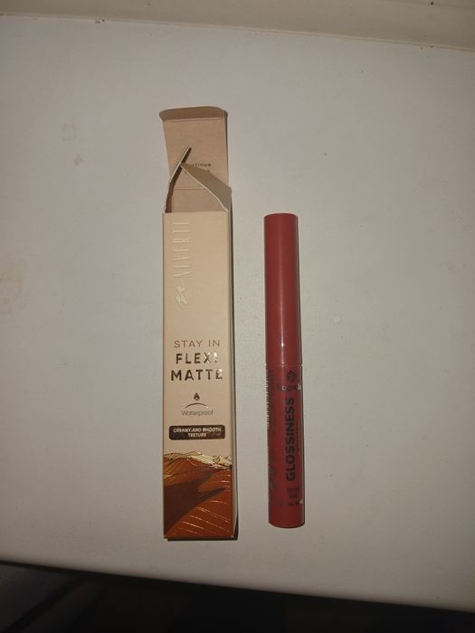 Матова помада flexi matte neverti