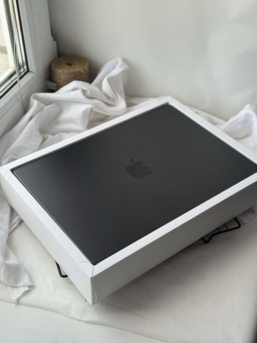 MacBook Pro 16 M4 Pro 24gb/512gb SSD 3 циклів