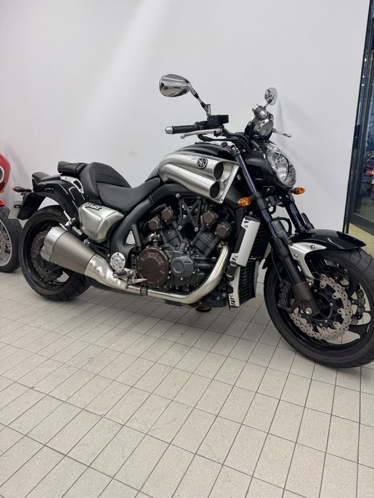 Yamaha V-MAX 1700 nacional 200cv