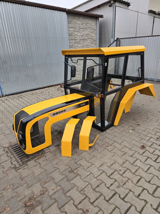 Kabina c360 c330 Kabina c 360 c 330 Kabina ciągnikowa C360 c4011 maska