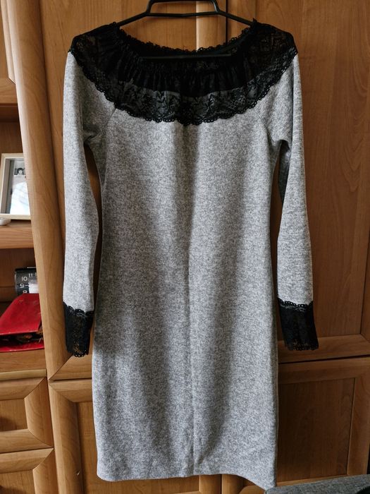 Szara Dluga Sukienka z koronką