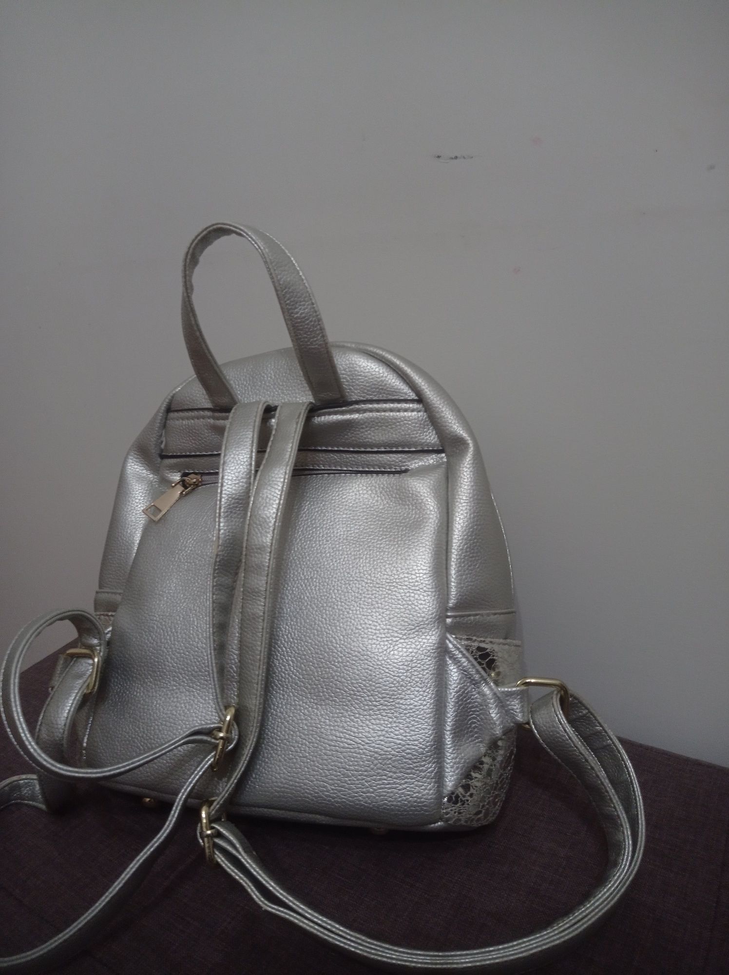 Mochila cinzenta