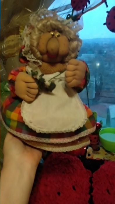 кукла бабушка со спицами большая клевая из британии