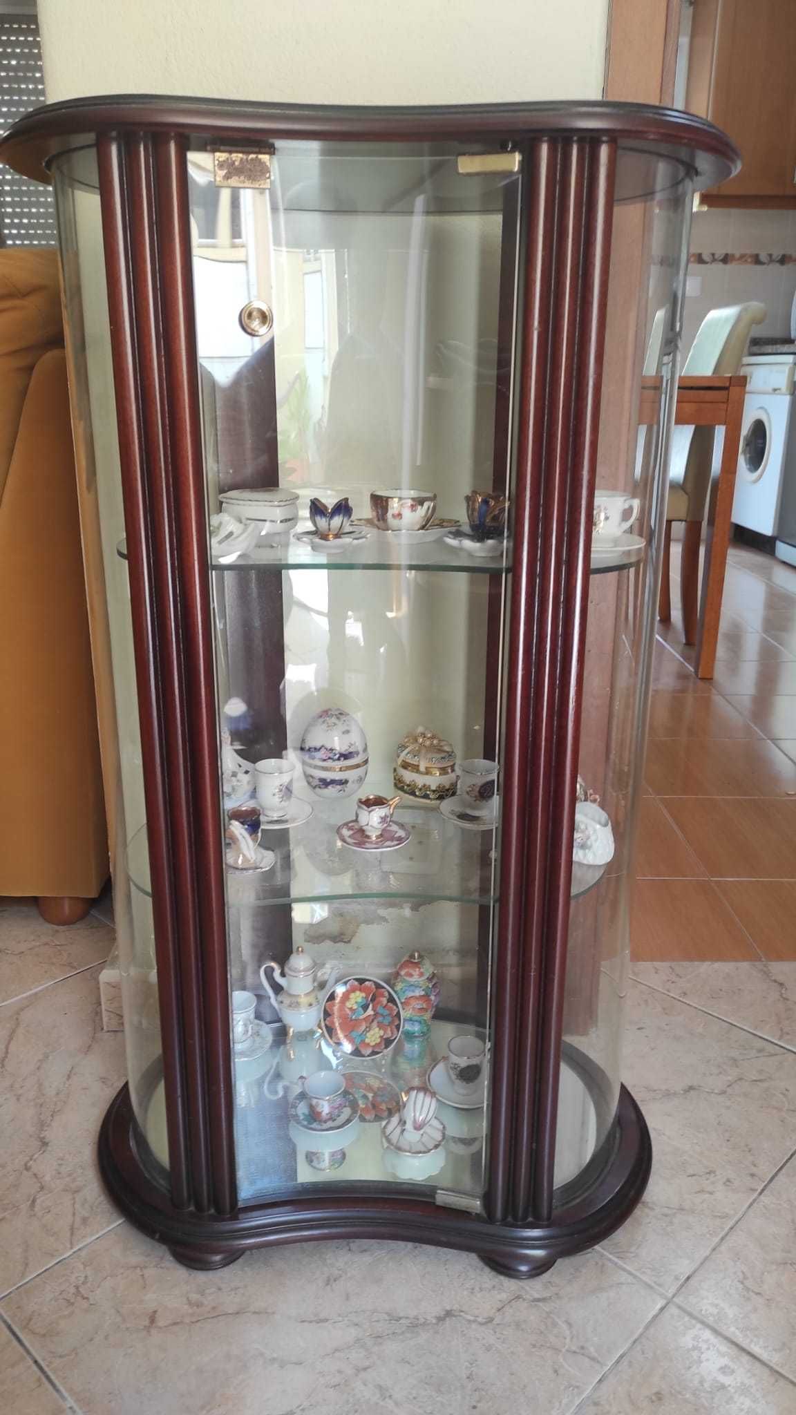 Vitrine de mogno