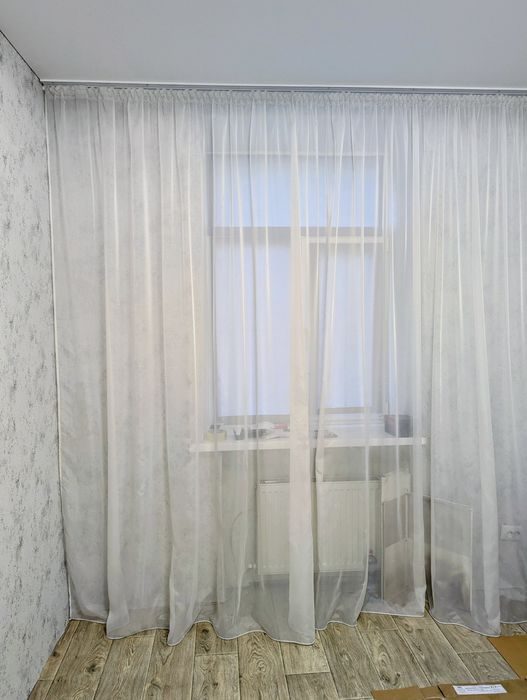 Біла тюль на вікна