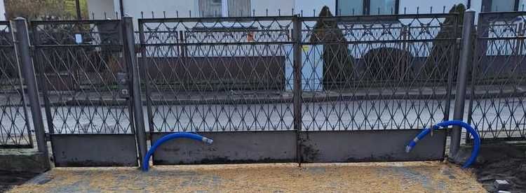 Brama wjazdowa z furtką