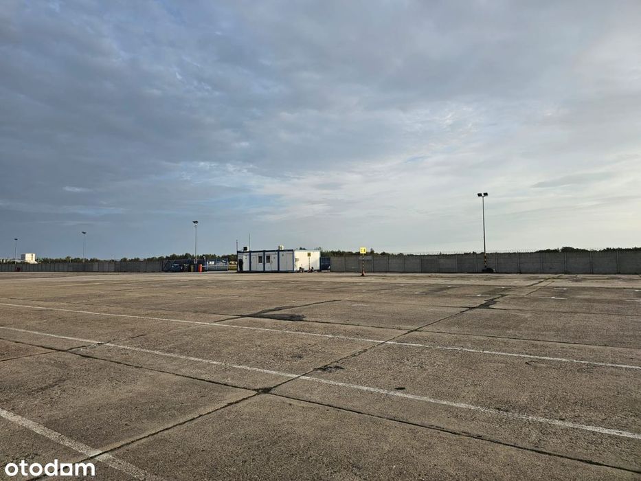 Plac składowy przy A4 oświetlony, ogrodzony, media