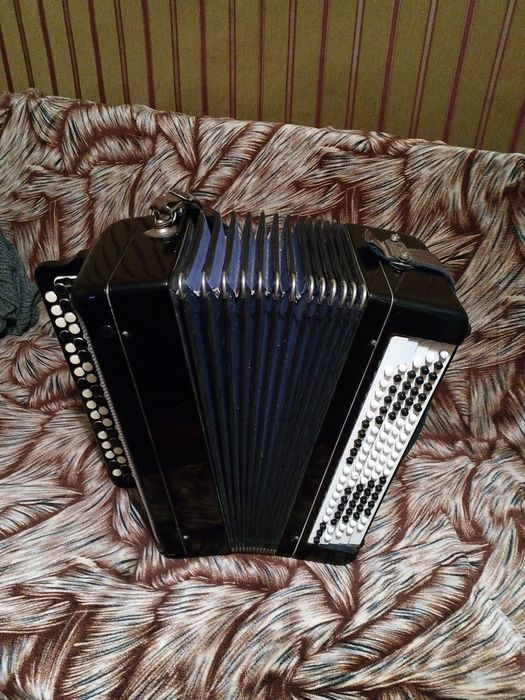 Продам тульські баяни.