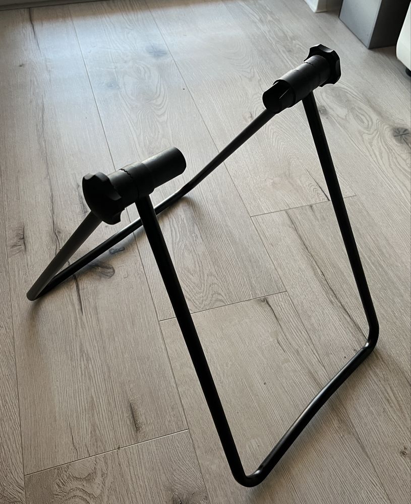 Stojak na rower pod tylne koło
