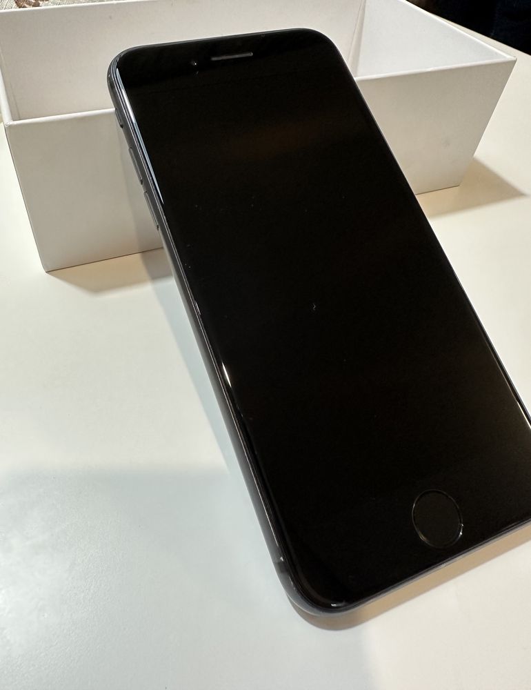 Iphone 8 ( 64 GB)