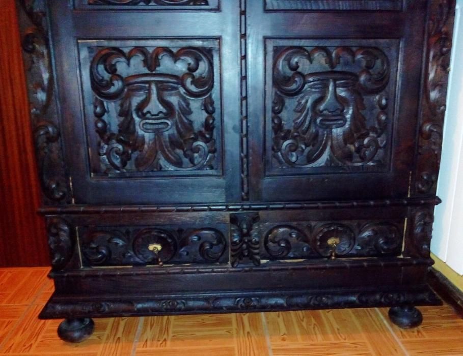 Móvel antigo estilo Barroco