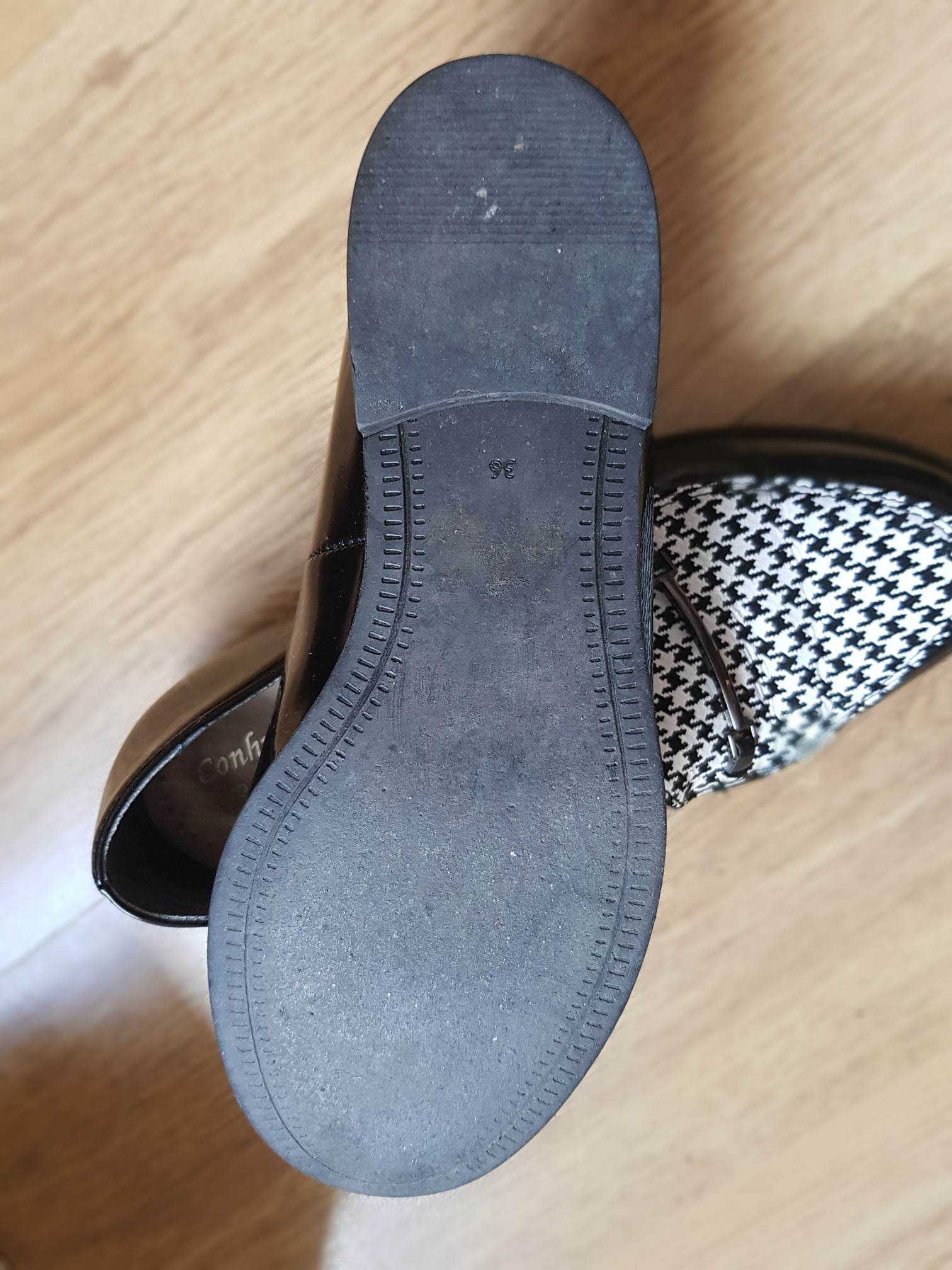 Czarne loafersy Julia - piękny delikatny model firmy Conhpol