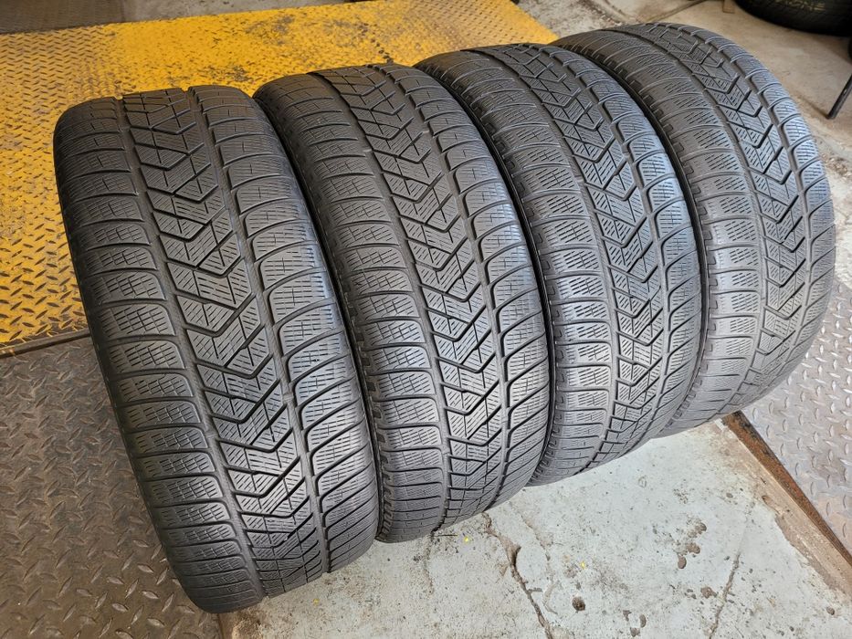 ## Pirelli Scorpion 255/40/22 zima  ##