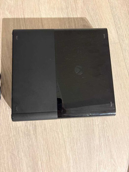 Продам Xbox 360 E - Надійний Ігровий Комплект