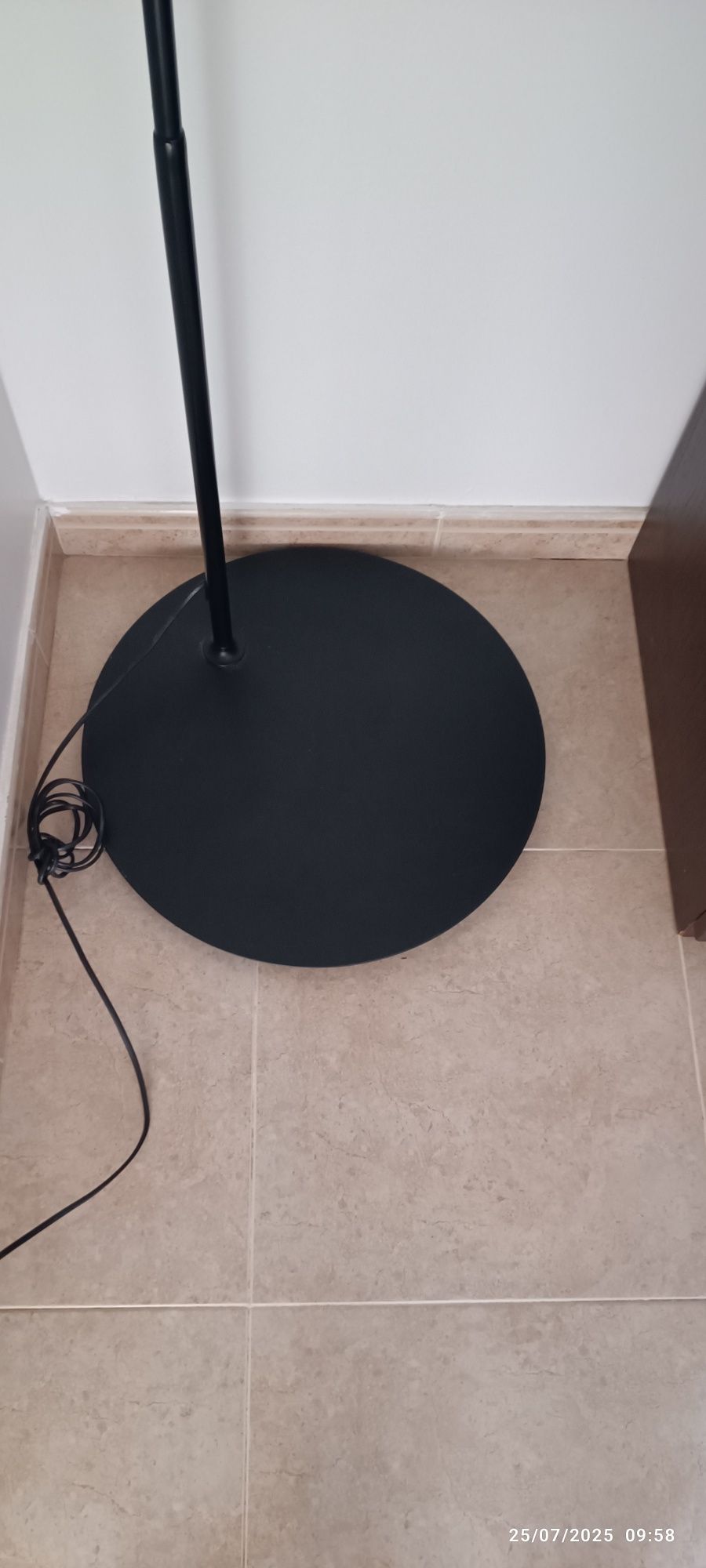 Candeeiro de pé alto. Ikea