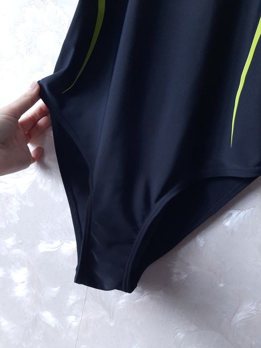 Жіночий купальник(суцільний)